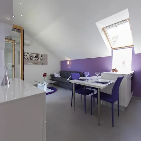 شقة In With Sea View, Terrace,air Conditioning, Wifi 4203-3