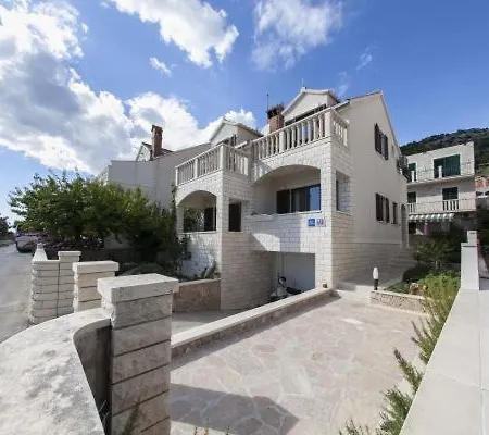 شقة In With Sea View, Terrace,air Conditioning, Wifi 4203-3